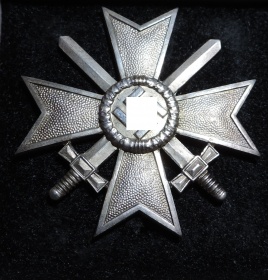 Знак «Крест за военные заслуги» 1ст. с мечами